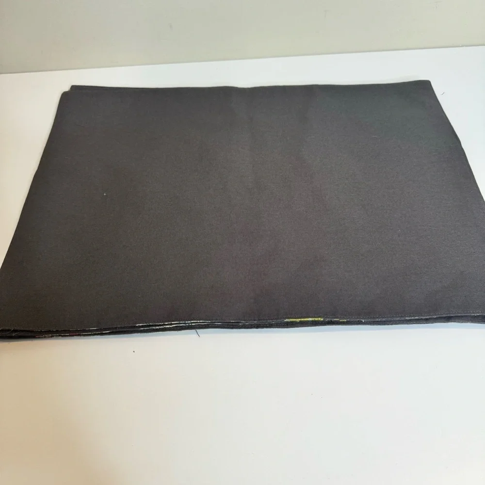 Set of 5 embroidered placemats